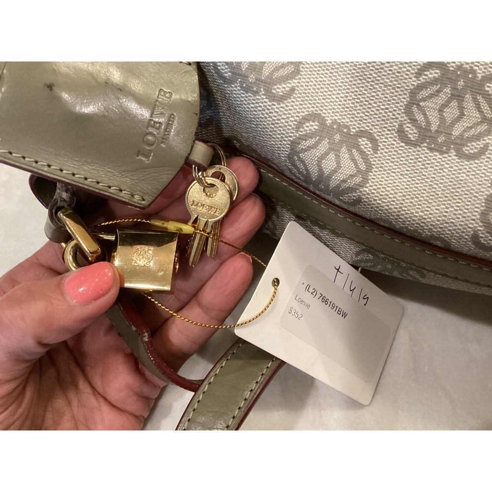 Loewe Beige & Gray Anagram Shoulder Bag - Picture 3 of 17